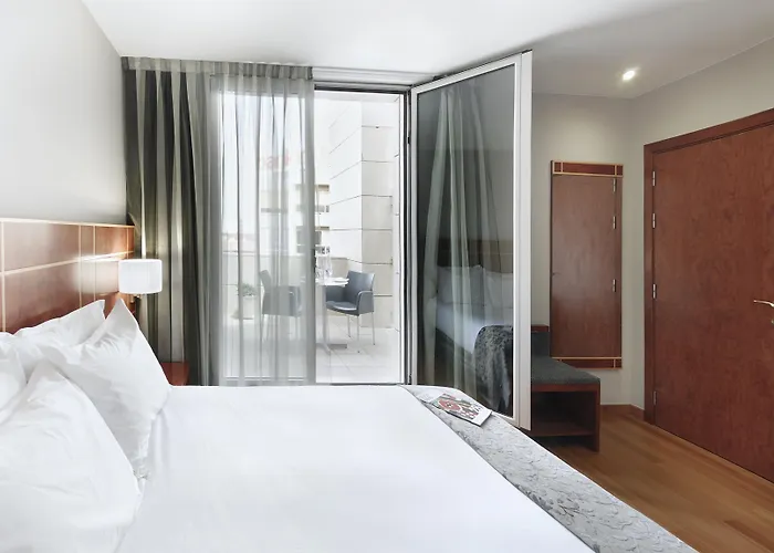 Отель Silken Reino De Aragon 4*